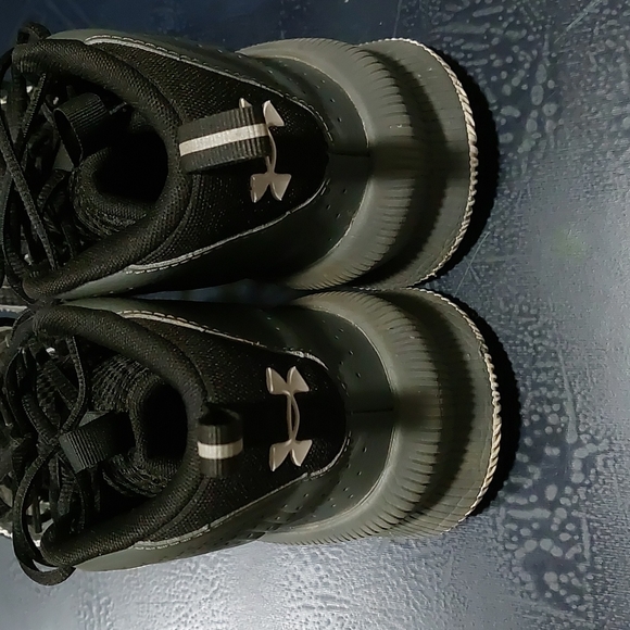 Under Armour jet basketball shoes - Picture 4 of 6